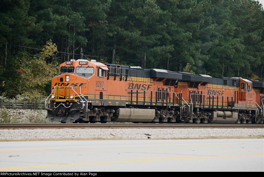 BNSF 8287 leads 6708 in a quartet of units